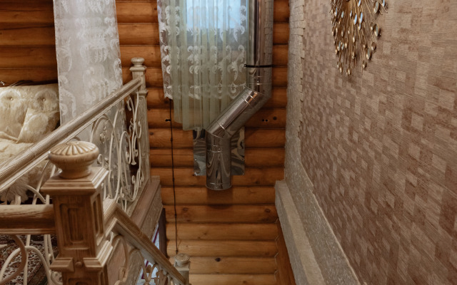 Частный дом на берегу реки