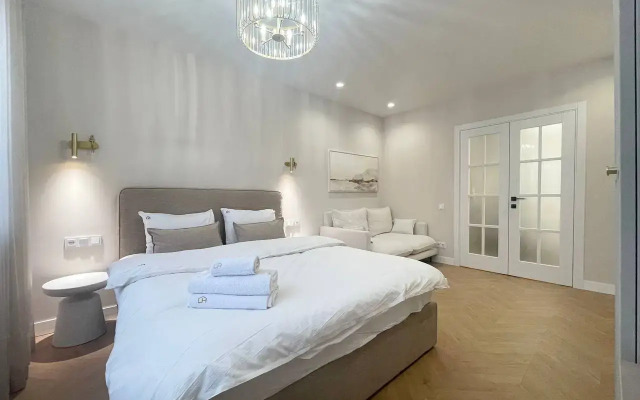 2-komnatnye HomeApart Surganova, 80 Apartments