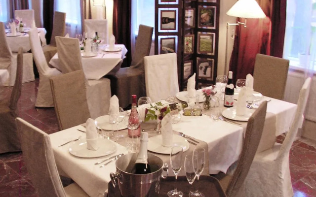 Отель Загородный комплекс  Волжанка