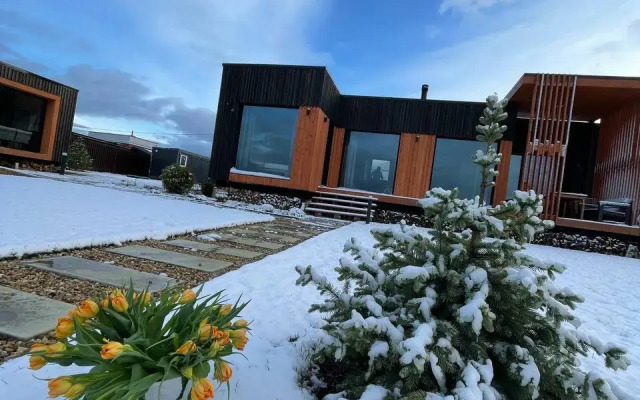 Dom i Ozero Private House