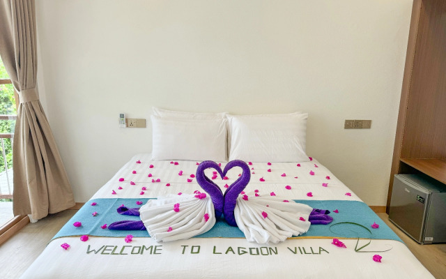 Lagoon Thoddoo Villa