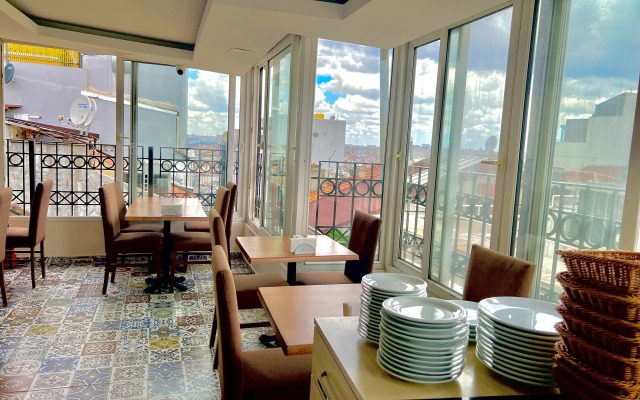 Pera Arya Hotel