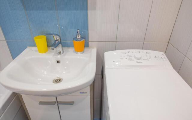 Na Kremenchugskoy 9k2 Apartments