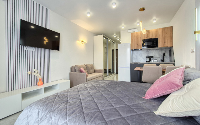 Svetlaya studiya s balkonom na 9 etazhe Flat