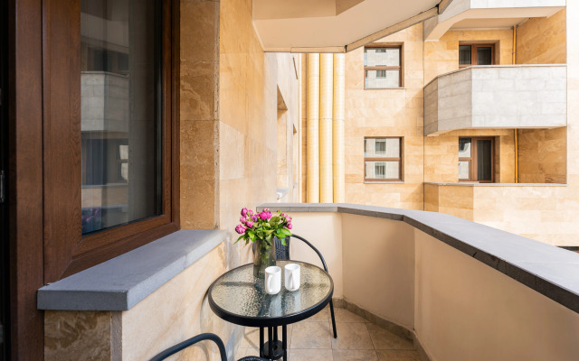 KeyGo #0099, 1 Bedroom, Balcony, Near National Gallery Apartments