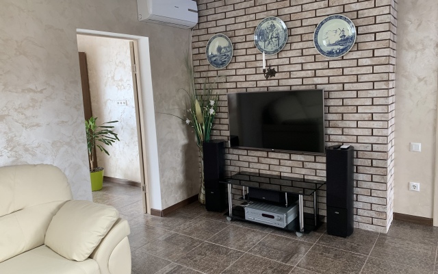 Dom s Bassejnom Villa
