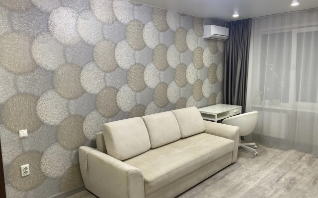 Квартира Двухкомнатная у метро напротив Северного вокзала