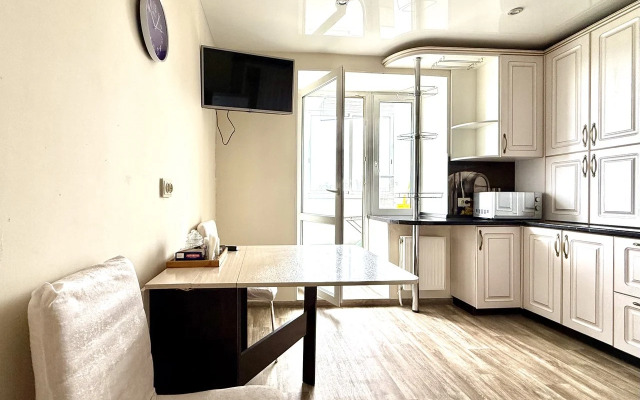 Aprel Na Ul. Pugachyova Apartments