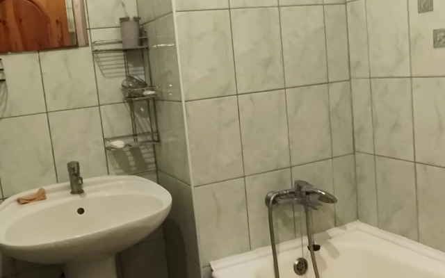Snyat U Metro Guest house