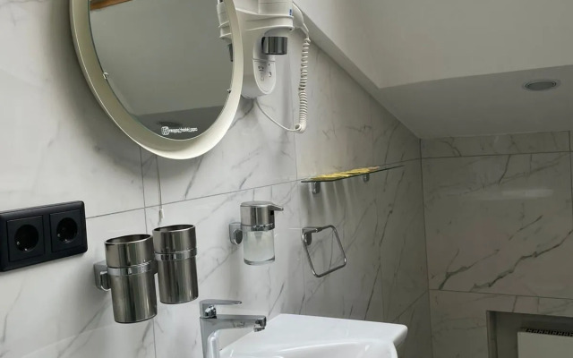 Living quarters Pug on Rubinstein