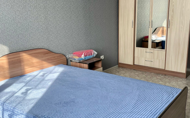 Dvukhkomnatnaya kvartira v tsentre Flat