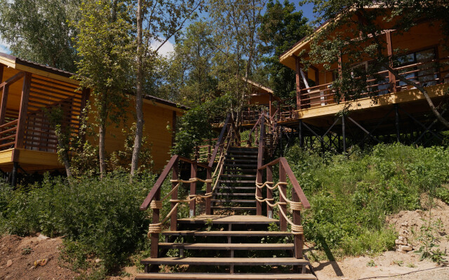 Veselye Gusi Glamping