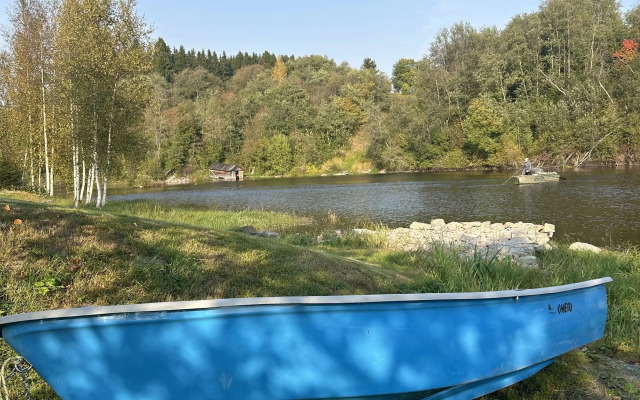 Частный Дом На Берегу Реки