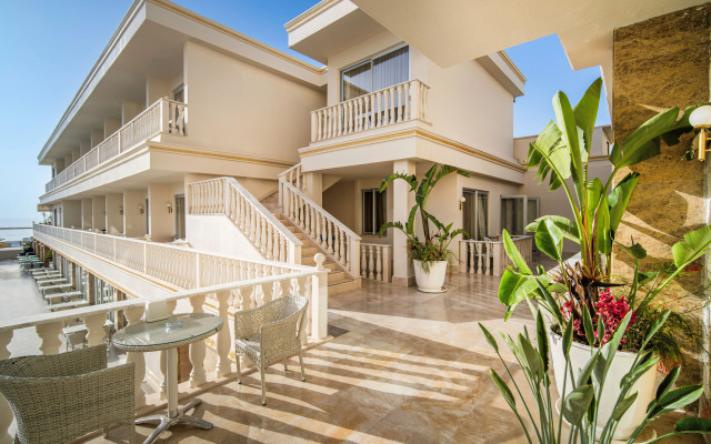 La Perla Kemer All Inclusive Hotel