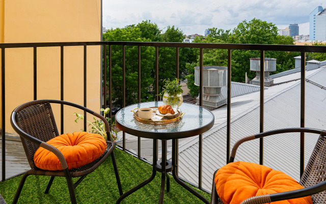 Апартаменты Сталинка после ремонта с видом на главный проспект Минска, крыши и закаты