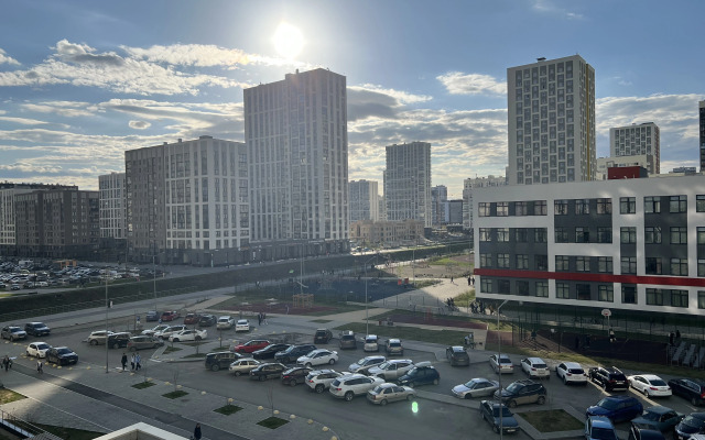 Квартира с лоджией в современном районе с развитой инфраструктурой