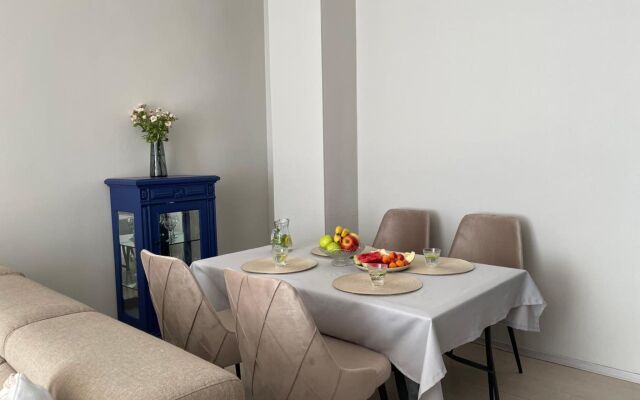 Prostornye Dvukhkomnatnye Indigo Apartments