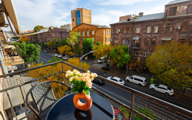 2-K, Ulitsa Amiryana, Am104 Flat