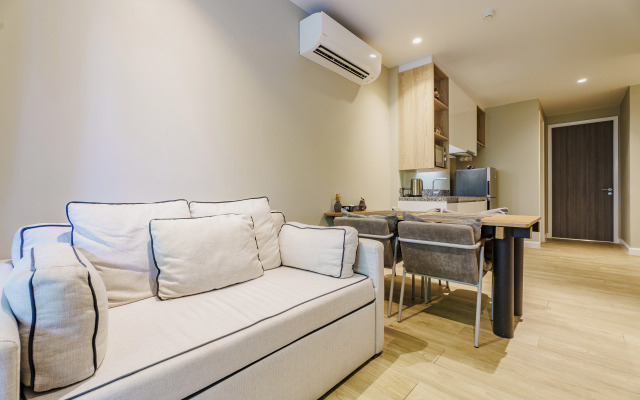 Diamond 2Br  Deluxe Poolside Condo Apartments