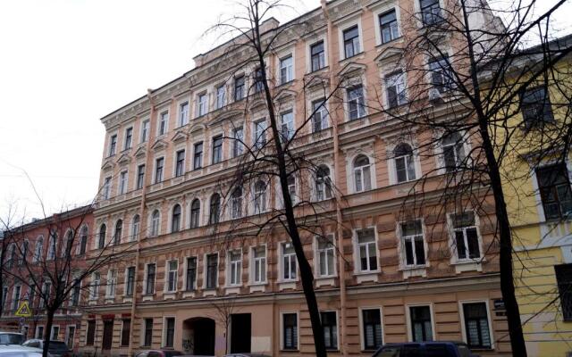 Gosti Lyubyat Na Pushkinskoy Flat