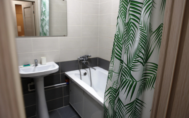 Apartamenty DLH - Trehkomnatnye u dendroparka Sinagina