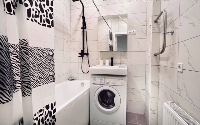 Bolshaya dvukhkomnatnaya s domashnim kinoteatrom Flat