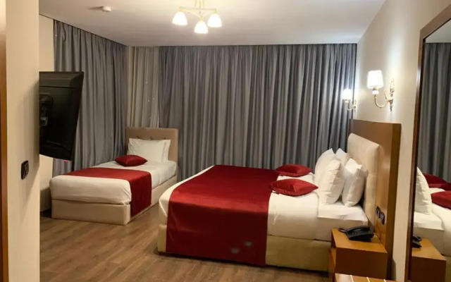 Albanopolis Hotel