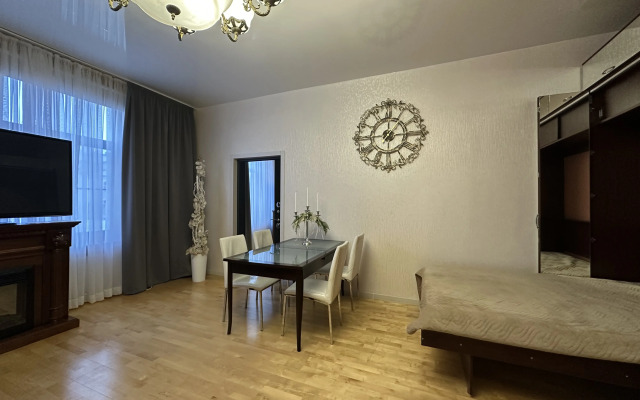 Bolshaya Dvukhkomnatnaya Na Lenina 18 Flat