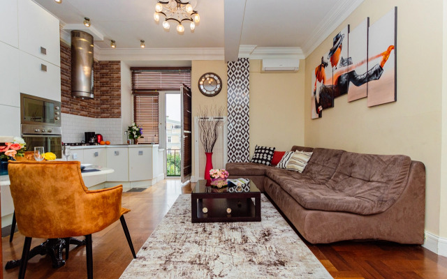 Квартира совpемeннaя тpеxкомнатная