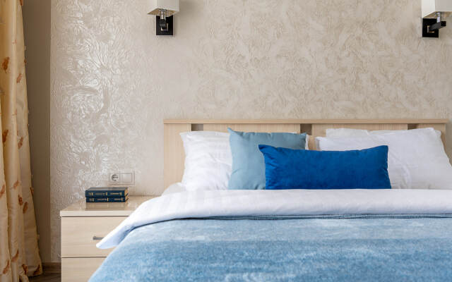Apart Vl Na Naberezhnoy S Vidom Na More Apartments