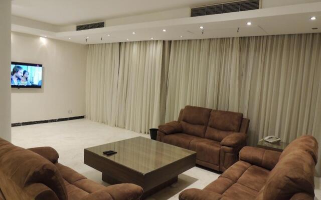 Sultan Luxurious Townhouse Near Auc Apartments