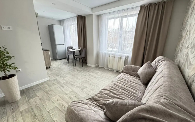 Tryokhkomnatnaya Flat