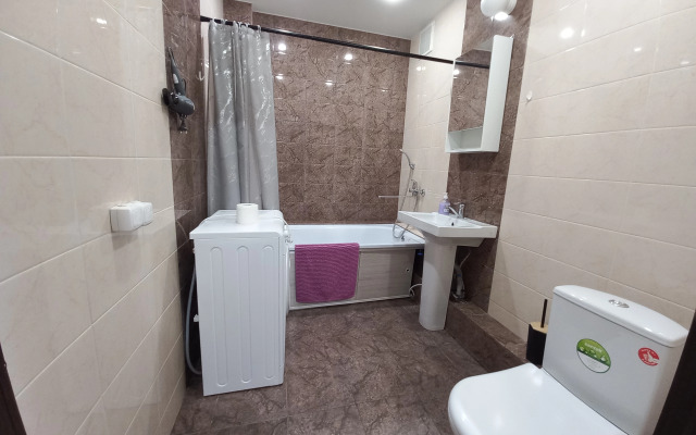 Shestimestnye Apartamenty Klassa Lyuks Flat