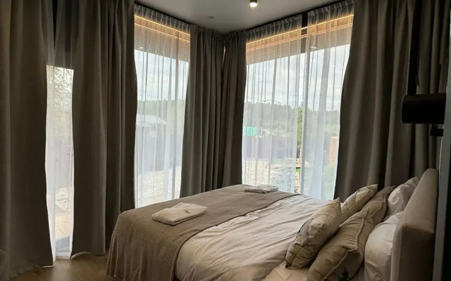 Частный дом Большой у реки с камином и сауной