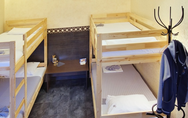 Saratsin Hostel Na Bolshoy Krasnoy