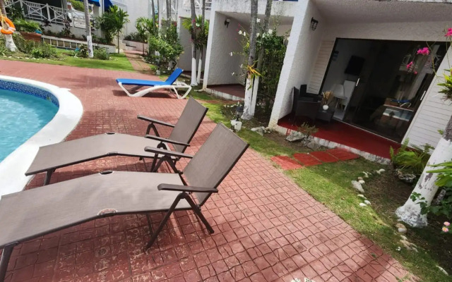 Chrisanns Beach Resort Apartments
