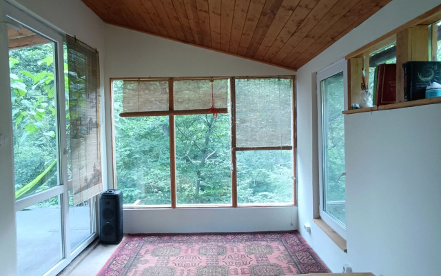 Uedinennoye v Tsentre Sochi Bungalow