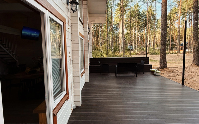 Частный дом Белый и сосны