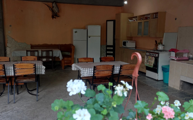 Mari Guest house