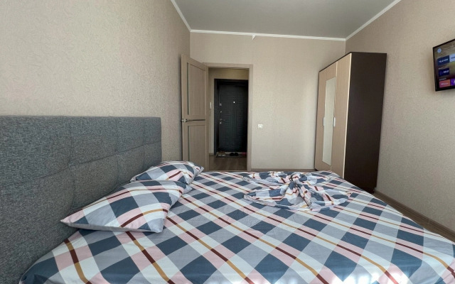 V Novom Dome V Tsentre Goroda Flat