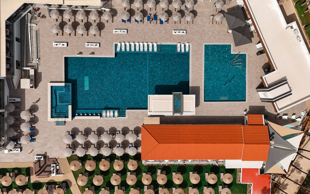 Cavo Maris Beach Hotel