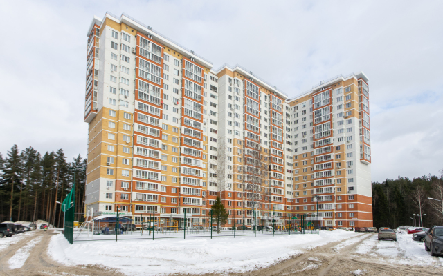 MEDVED' V Zhilom Komplekse Zelyonyij Myis Apartments