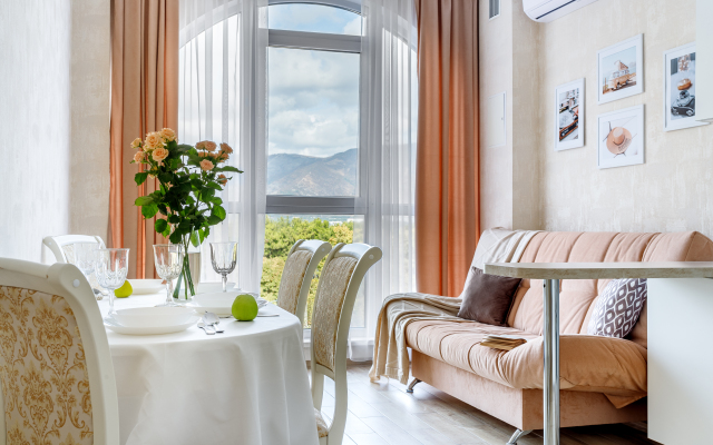 S Prekrasnym Vidom Na Gory Ot Home Group apartments Flat