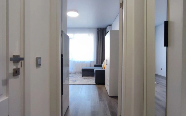 S Konditsionerom U Aeroporta I Ekspoforuma Flat