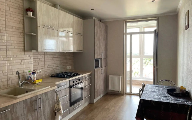 Ryadom s Parkom Maksa Ashmana Apartment