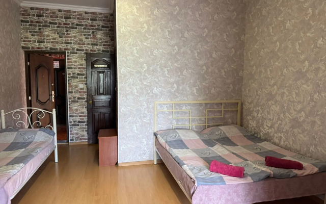 Na Tsvetochnoy Apartments