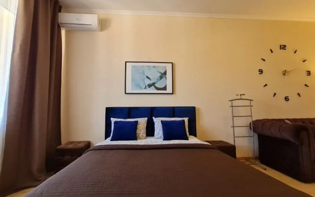 VIP Kvartira na Moskovskoy by Sutki26 3 Apartments