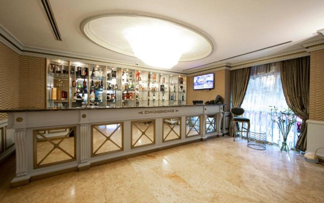 Sapphire Inn