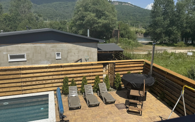 Частный Дом в Стиле Барн в Горах