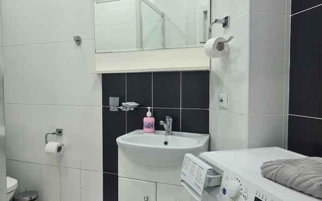 Studiya S Balkonchikom V Kurortnom Gorodke Flat